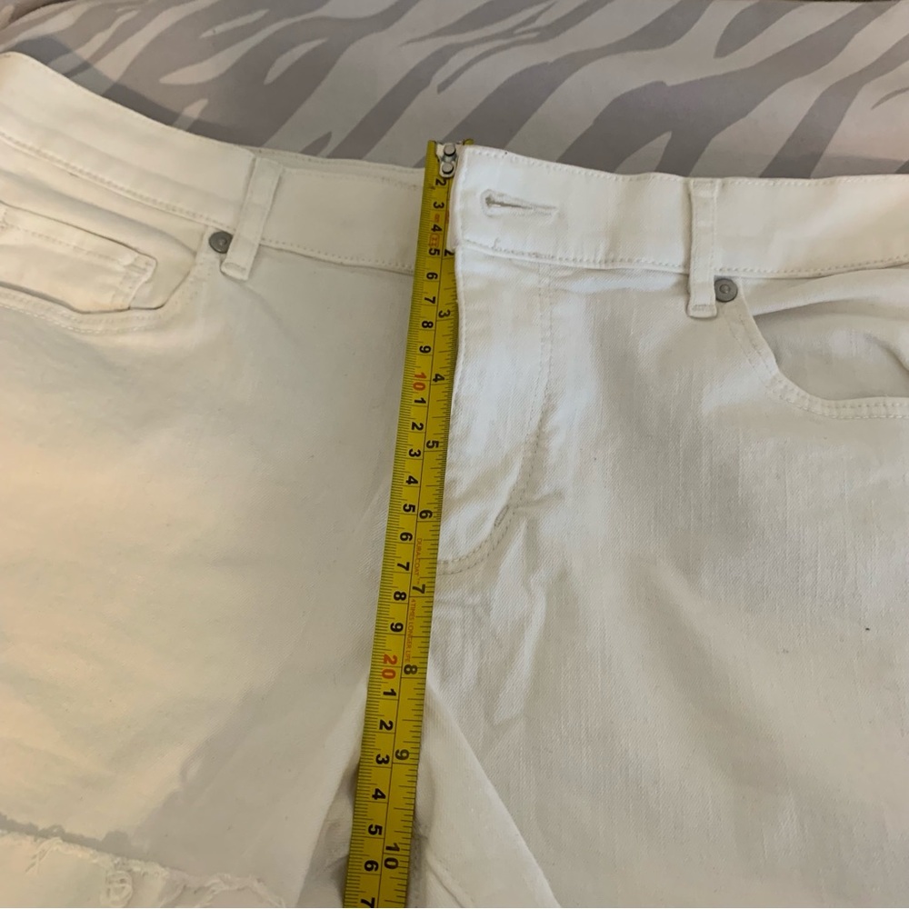 LOFT Women's Cream Jean Shorts - Picture 7 of 8
